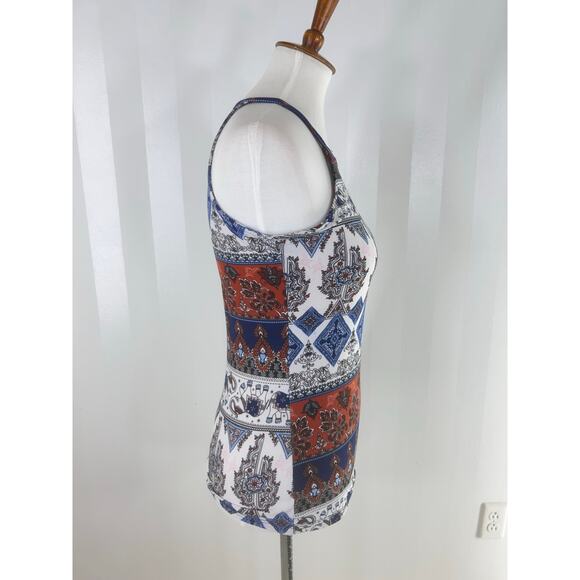 HOT KISS Multicolor Sleeveless Top - Picture 2 of 8